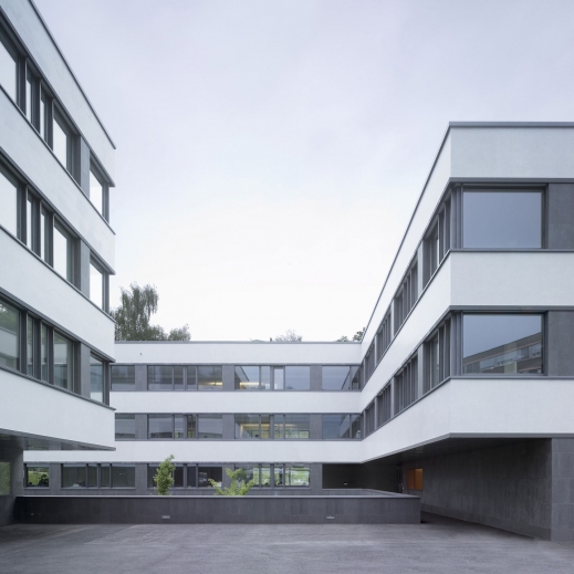 Dienstleistungsgebäude 